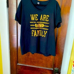 ⚾️PITTSBURGH PIRATES ⚾️Woman’s plus size shirt. We Are Family💛🖤💛 Size 3 XL
